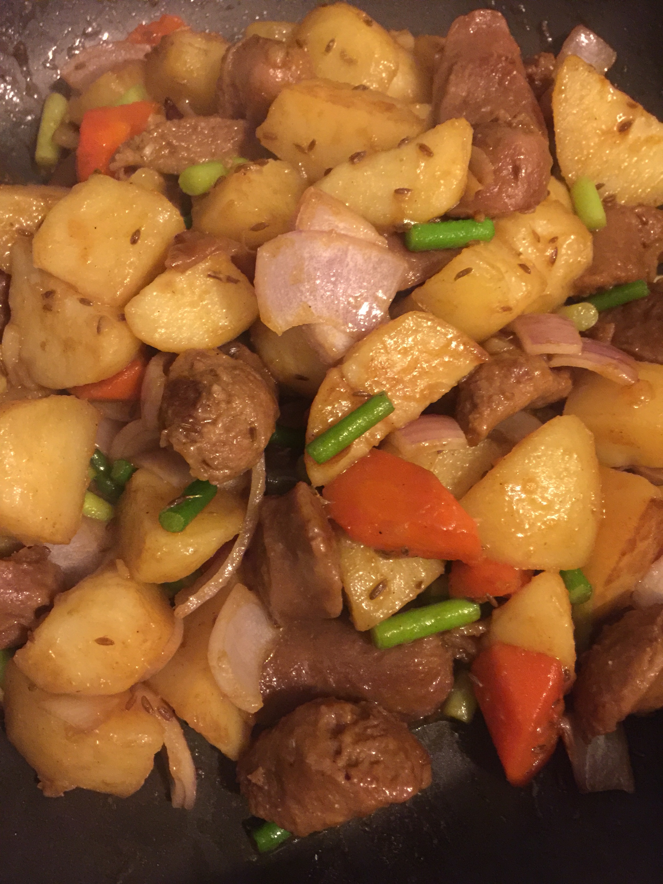 烧烤风味牛肉肠炖土豆的做法