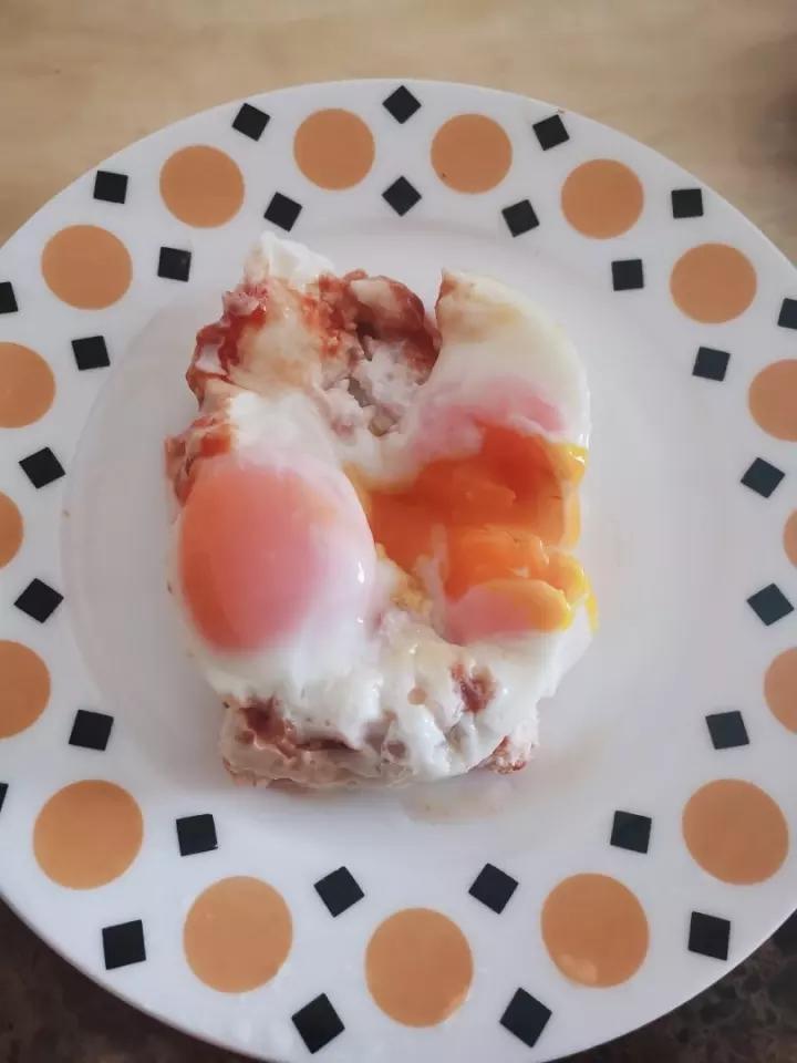 只需摆好材料去微波！惊艳全家的早餐端上桌：香肠奶酪烘蛋