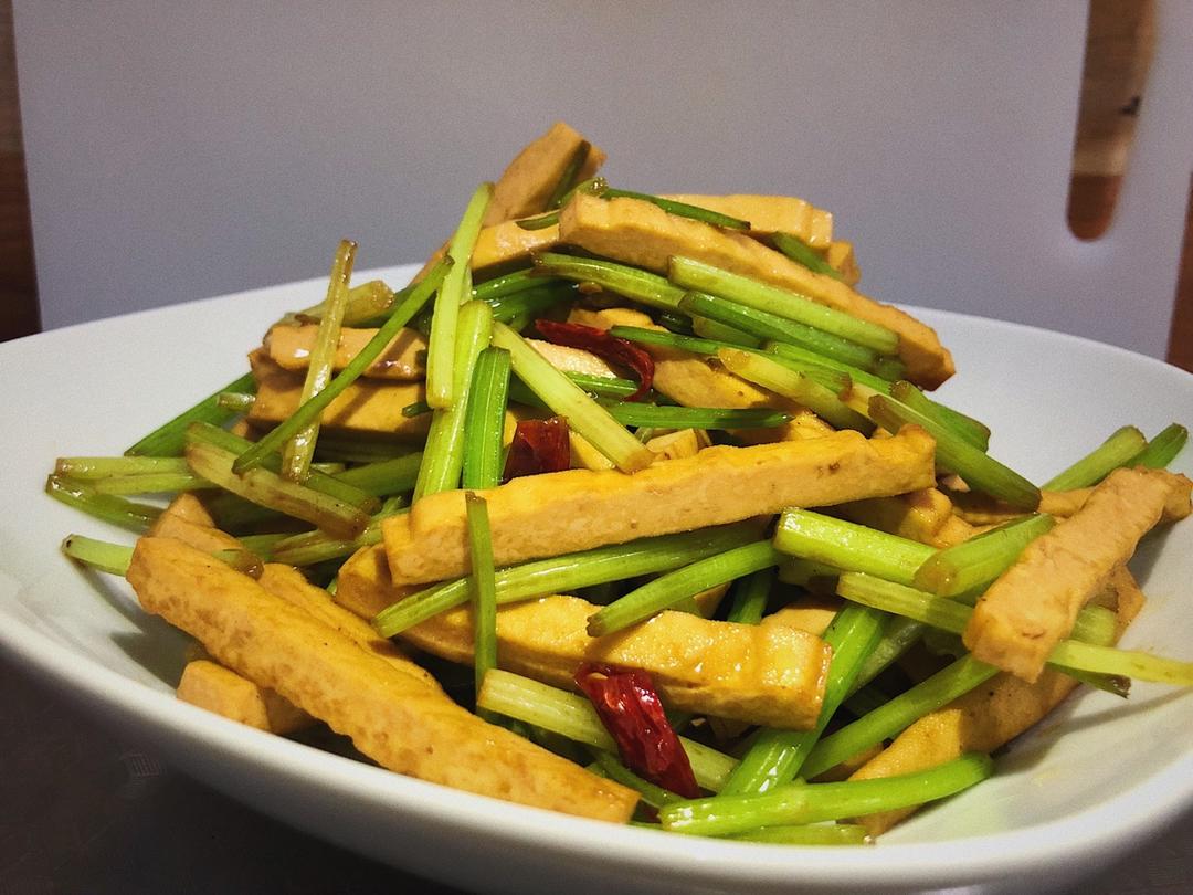 素菜：芹菜炒豆腐干