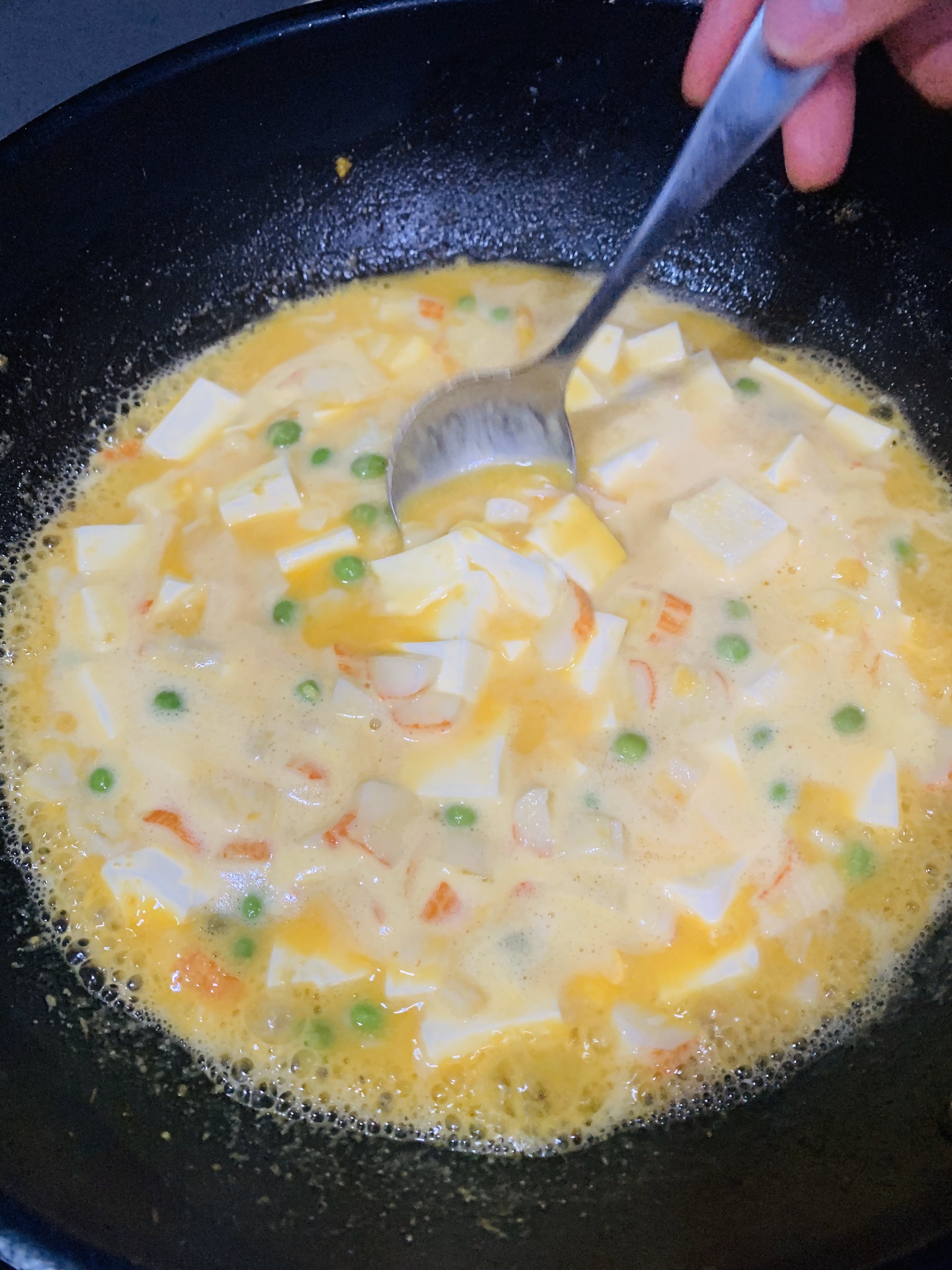 咸蛋黄版蟹黄豆腐的做法 步骤10