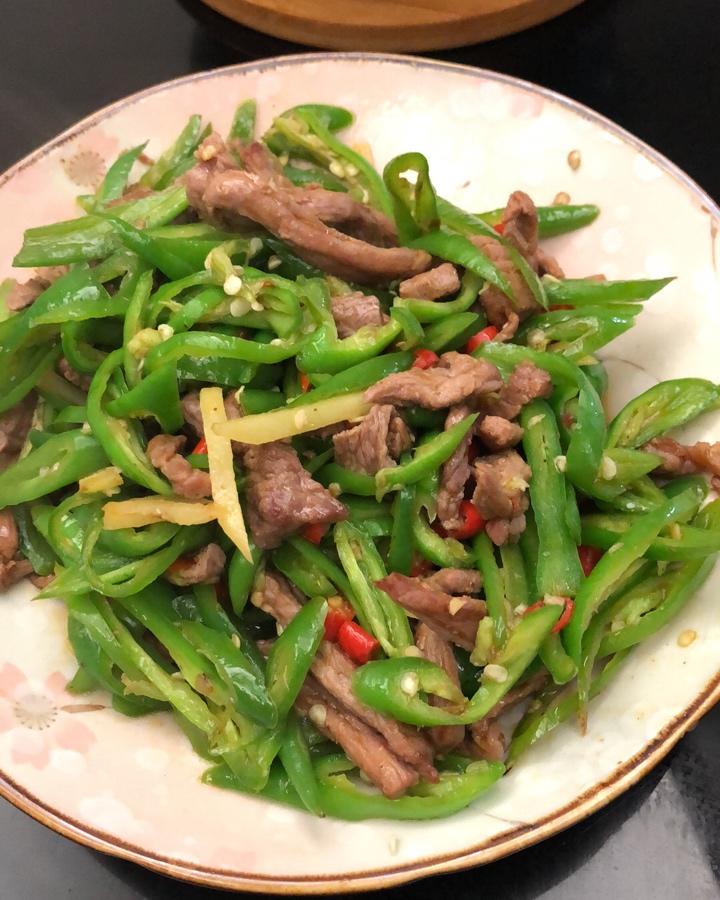厨师长教你：“青椒牛肉丝”的家常做法，家乡的味道，先收藏了