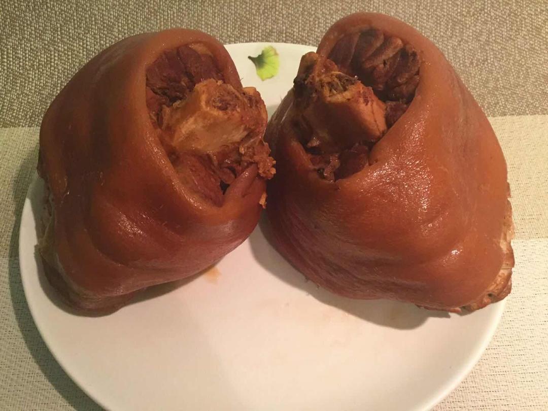 幸福快乐的北方人做的卤蹄髈