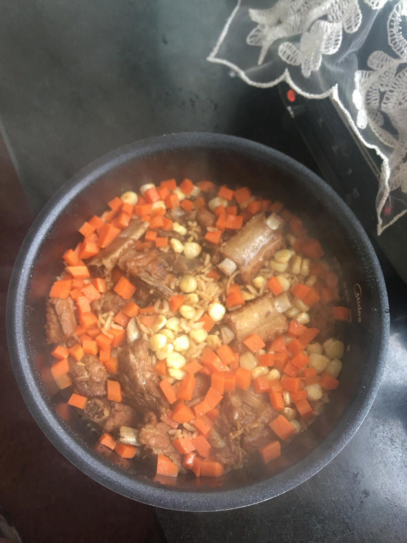 【排骨焖饭】