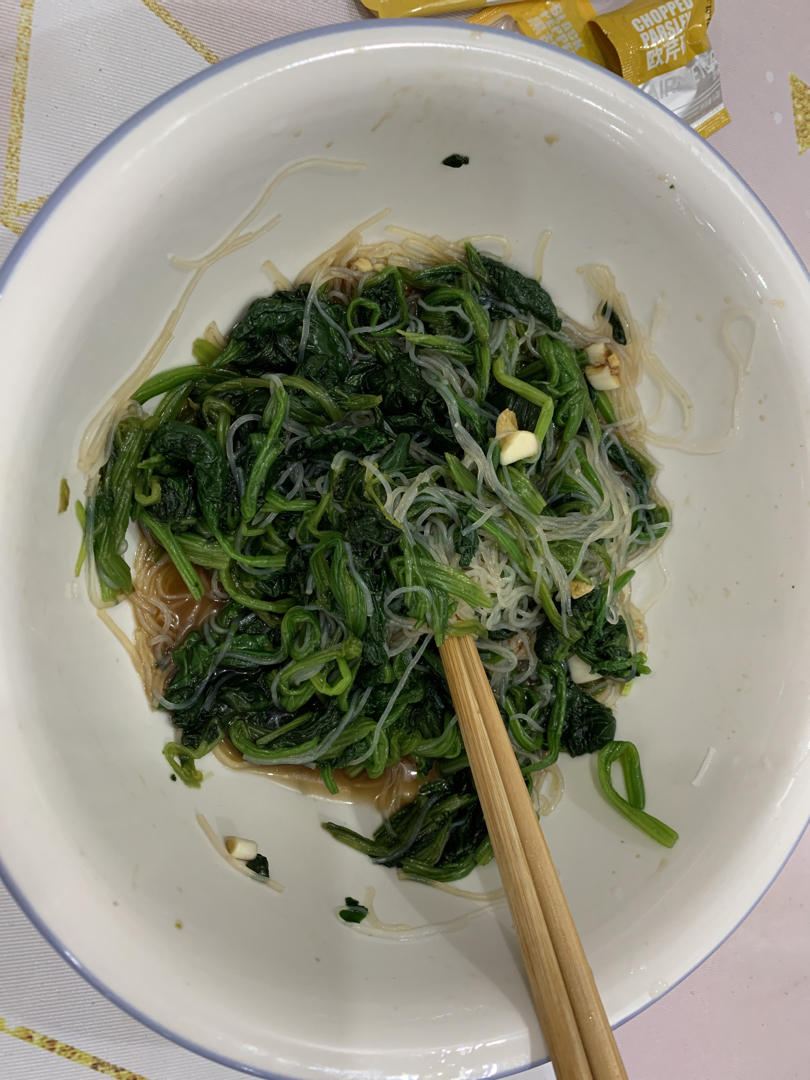 低脂果仁菠菜拌粉丝