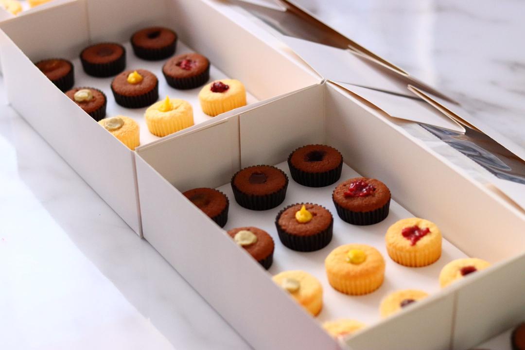 饱满松软的迷你纸杯蛋糕（冷藏或冷冻后依然松软）