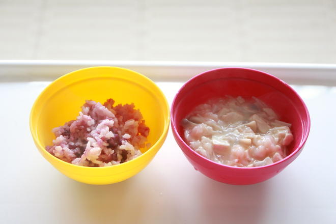 苏蒂宝宝餐：紫薯焖饭+虾仁菌菇烩豆腐的做法