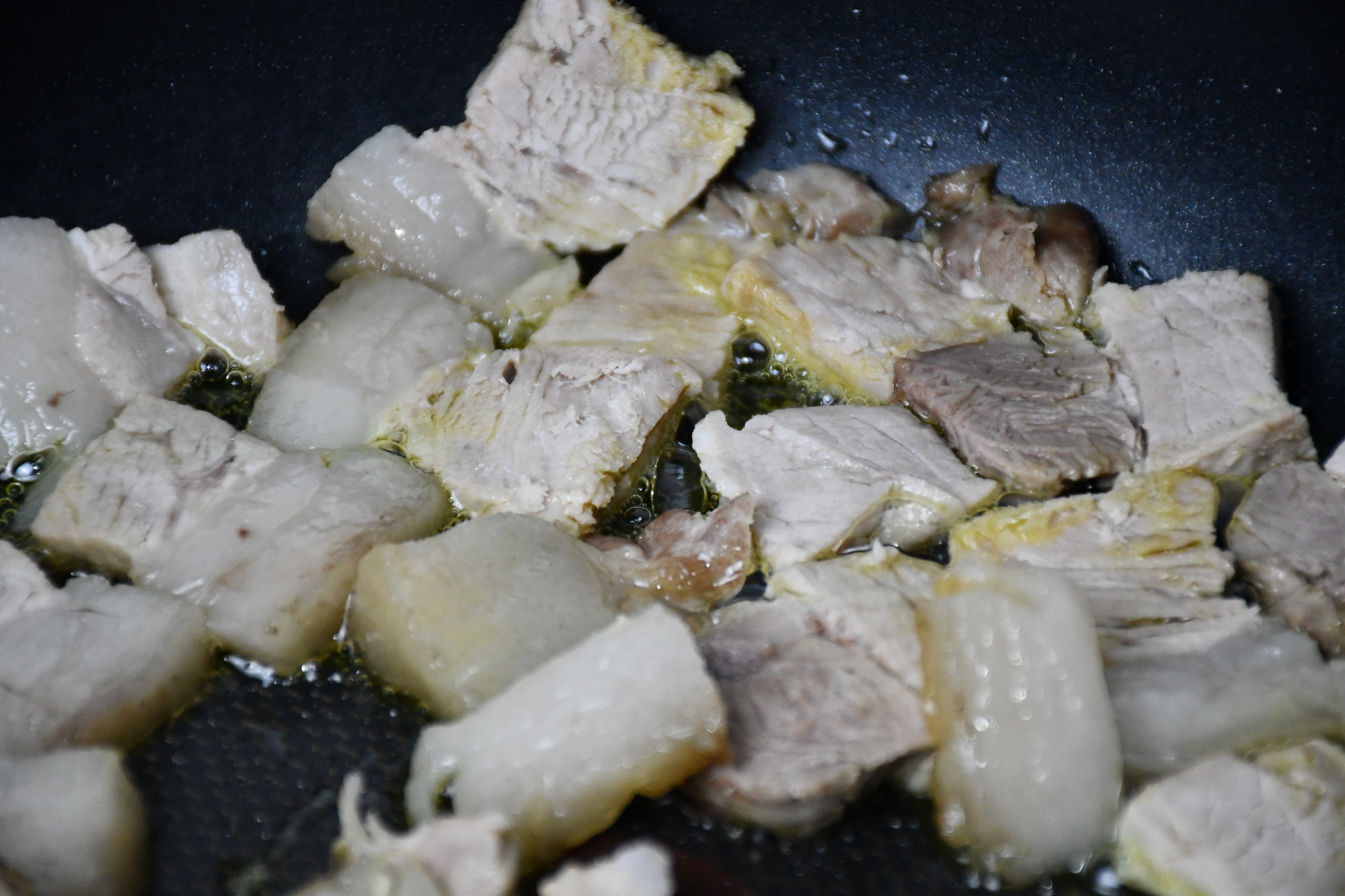 风味人间：我家“回锅肉”这样做，好吃又过瘾，做法还简单，真香的做法 步骤3