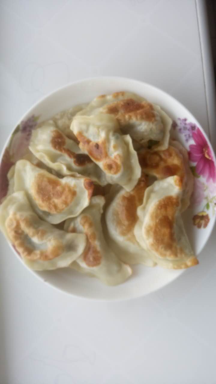 花边鸡蛋粉条韭菜煎饺