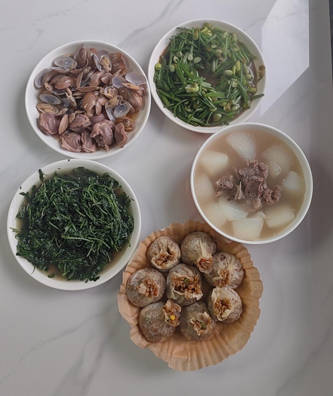 把梦想 化成了灶台上的一天又一天。