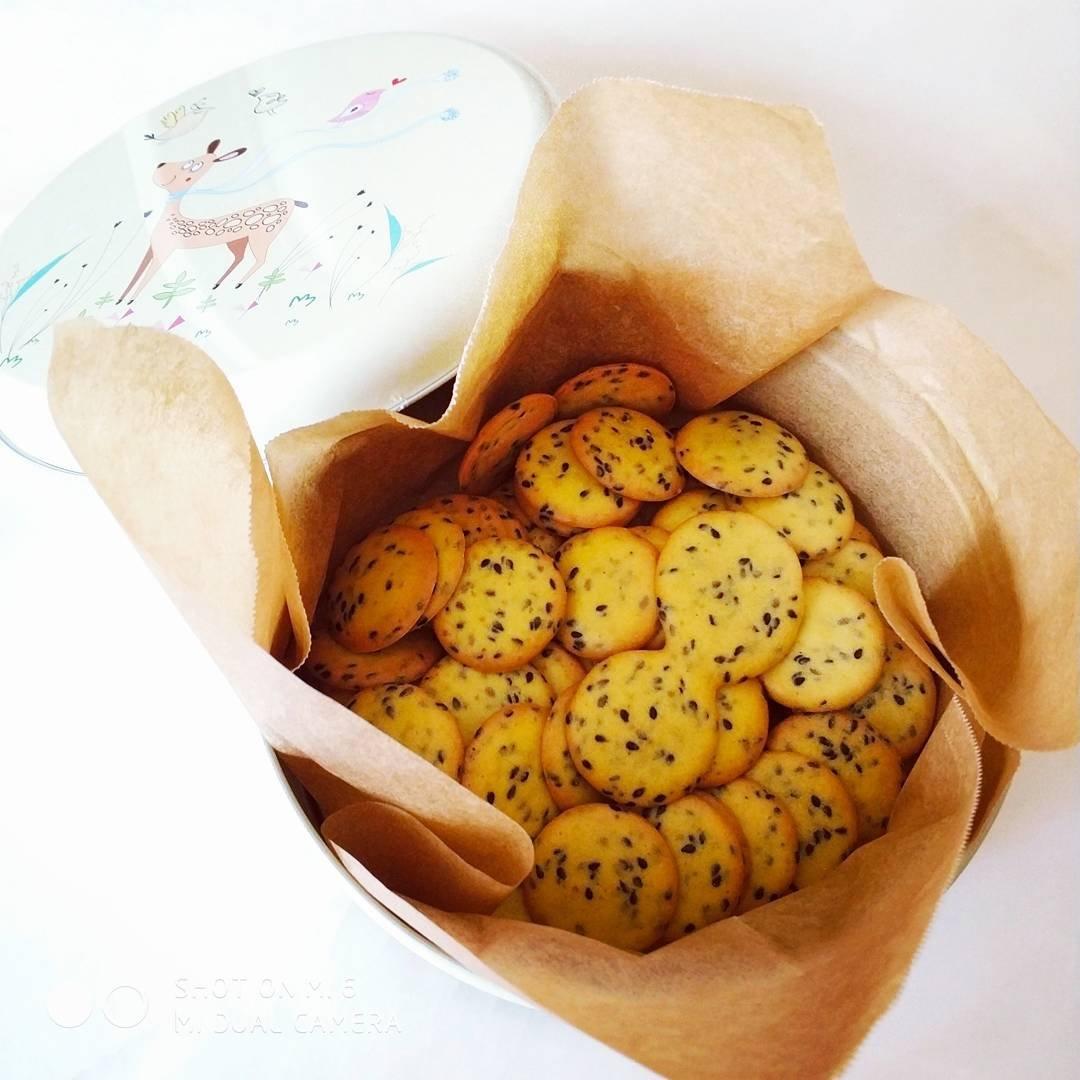 小时候的味道 — 芝麻鸡蛋薄脆饼干