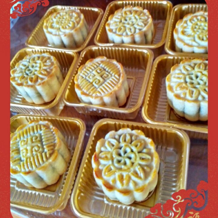 广式豆沙蛋黄月饼