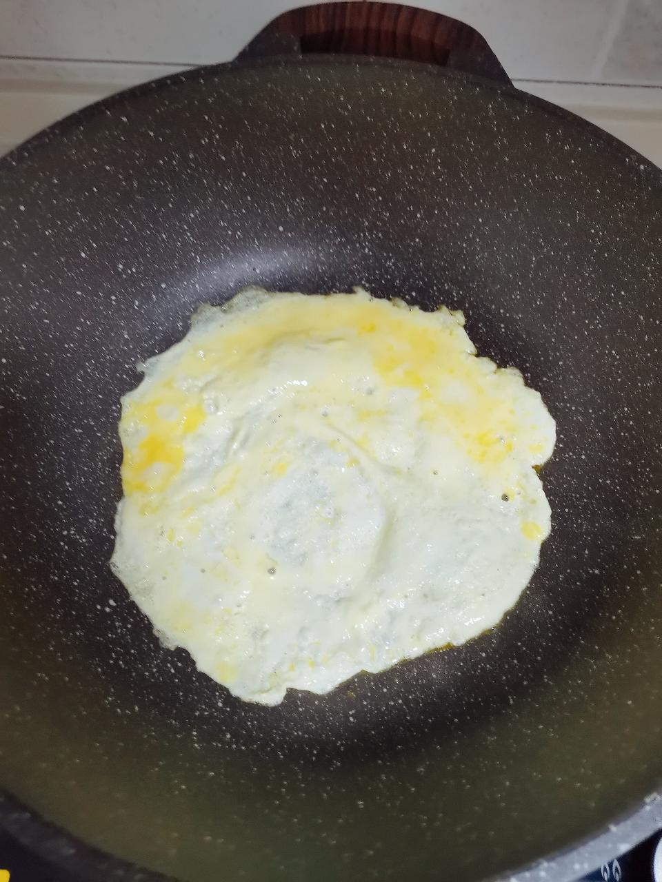 煎蛋的做法番茄酱芝士肉松培根鸡蛋土司用料做了三次才成功总忘了步骤
