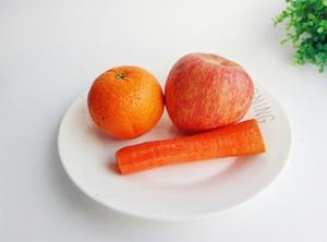 🍎苹果橙子胡萝卜汁的做法 步骤1