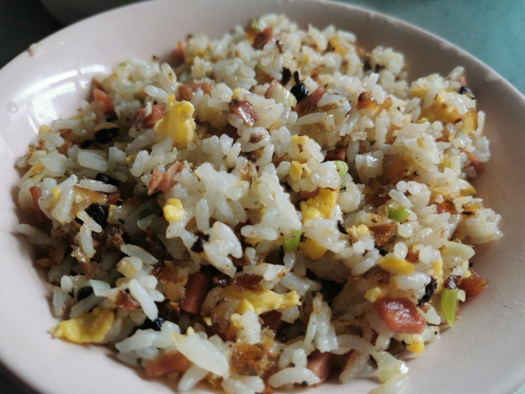 豆豉鲮鱼炒饭
