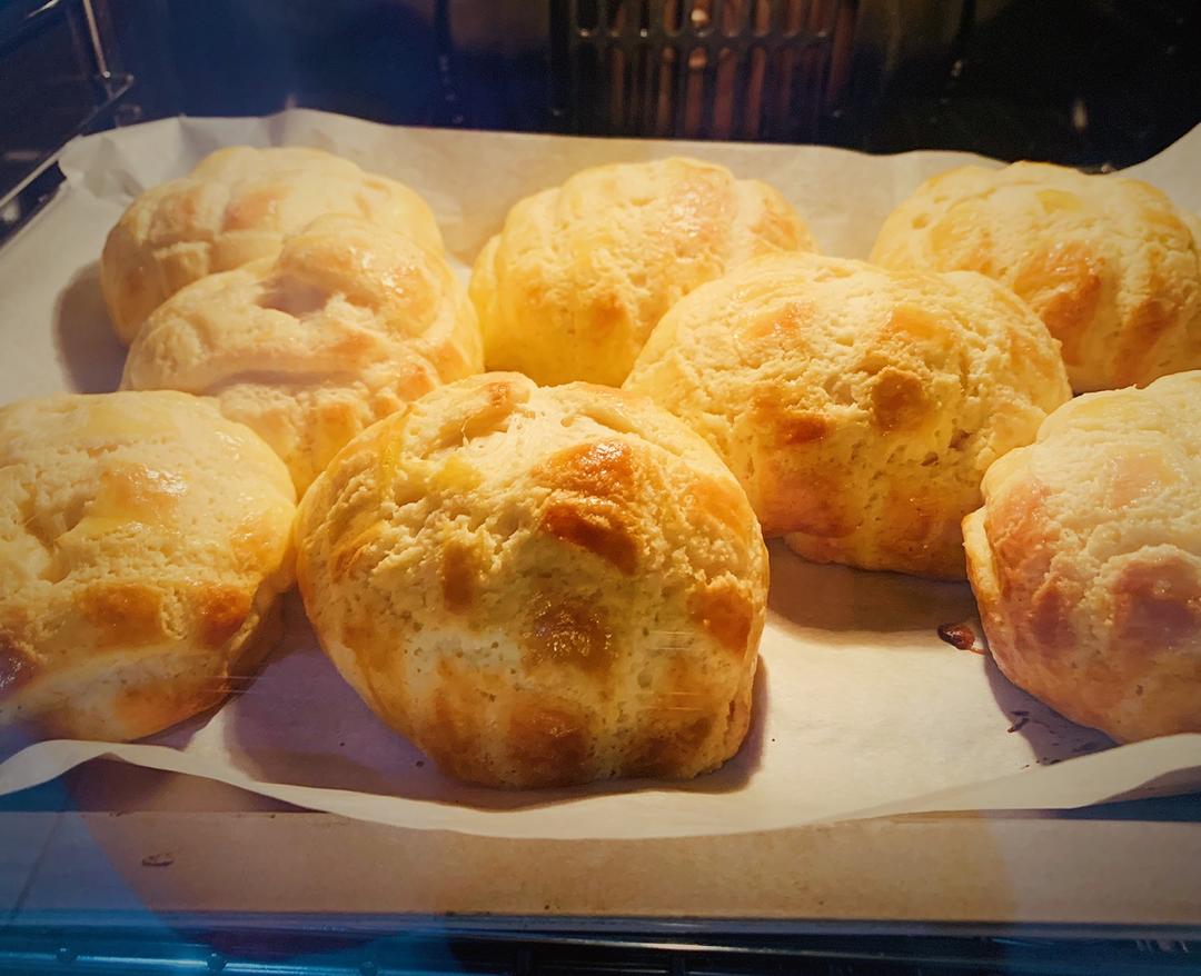 好吃到炸裂的港式菠萝包（附带制作酥皮的小视频）