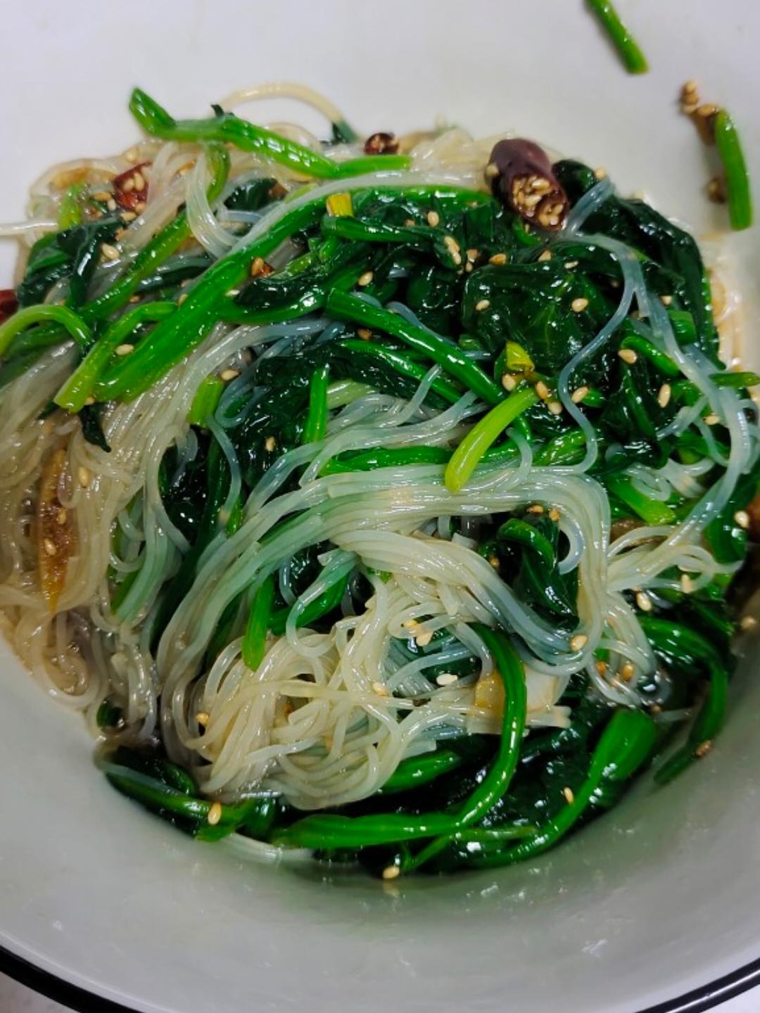 开胃爽口又营养的菠菜拌粉丝