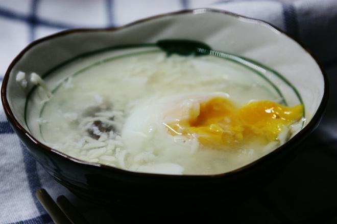 酒酿蜜枣窝蛋的做法