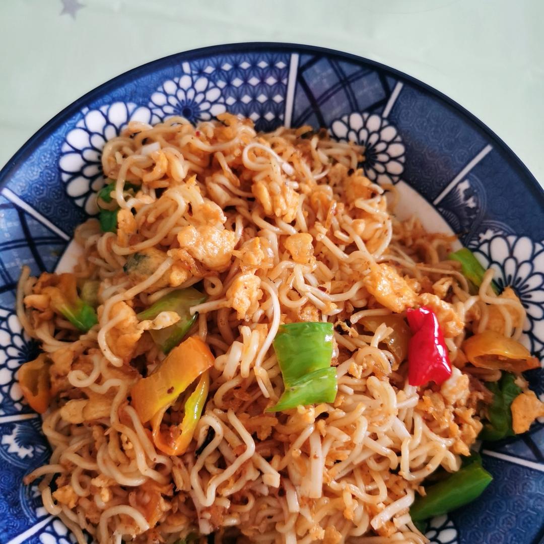 巨好吃的炒方便面