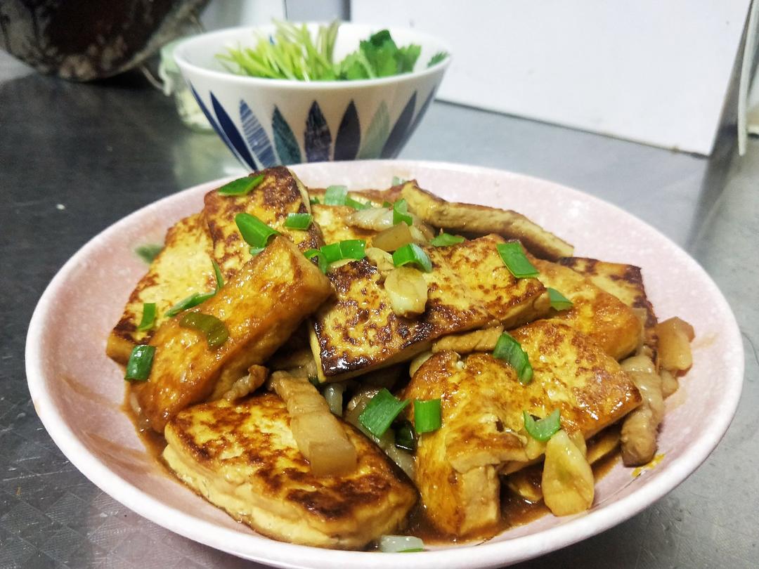 五花肉扒豆腐