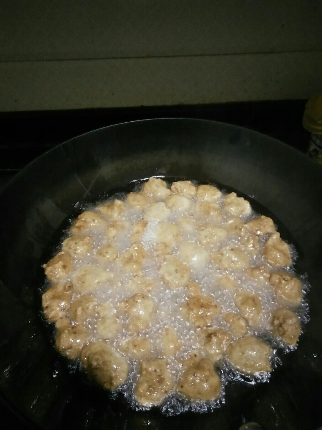 油炸牛肉丸的做法