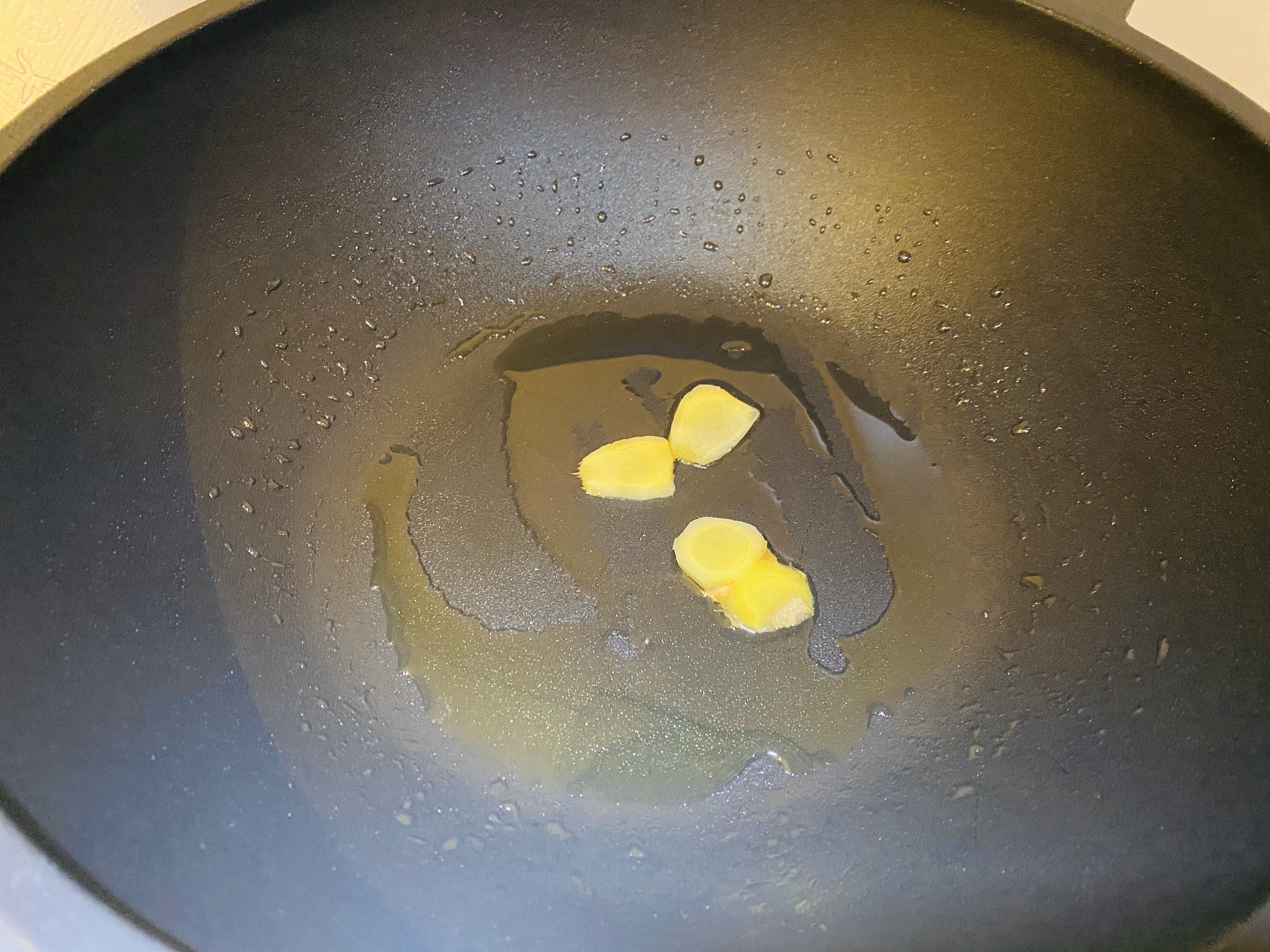 汤白油黄的昂刺鱼豆腐汤（内附豆腐完美脱“外套”教程）的做法 步骤15