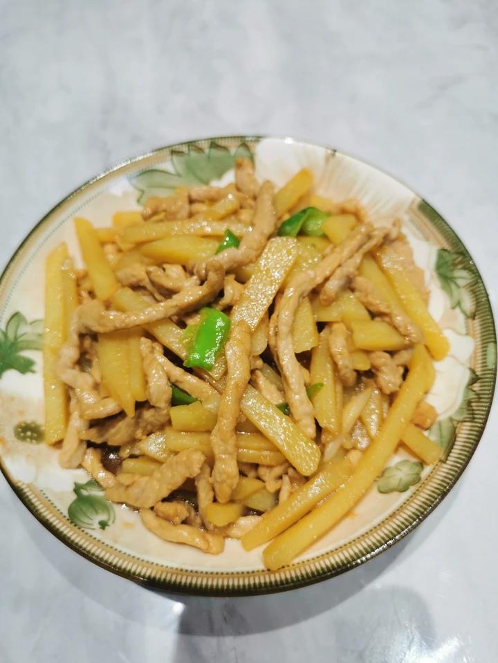 青椒土豆炒肉丝