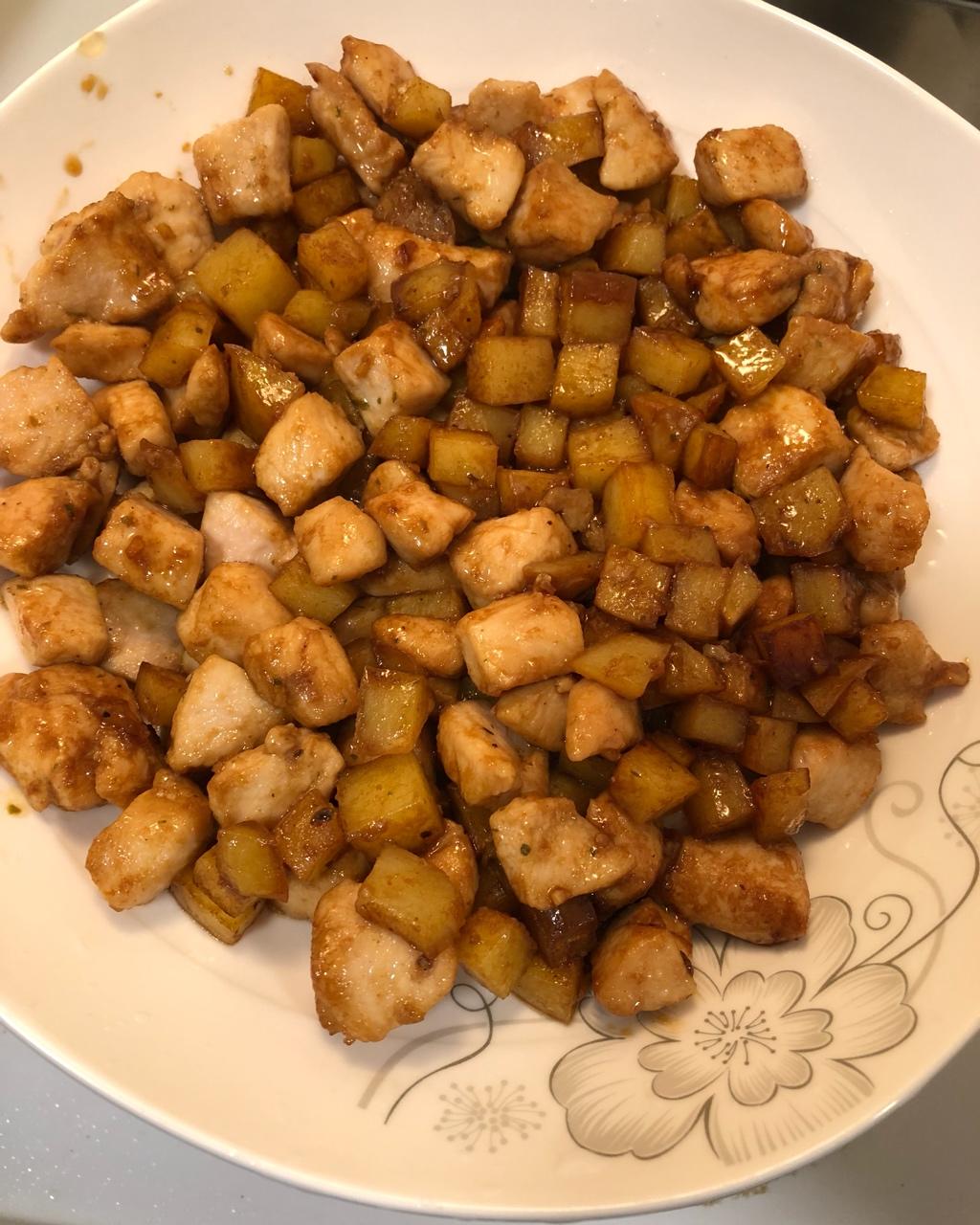 一道怎么做都好吃的干煎土豆鸡丁（红烧，咖喱，椒盐，孜然）