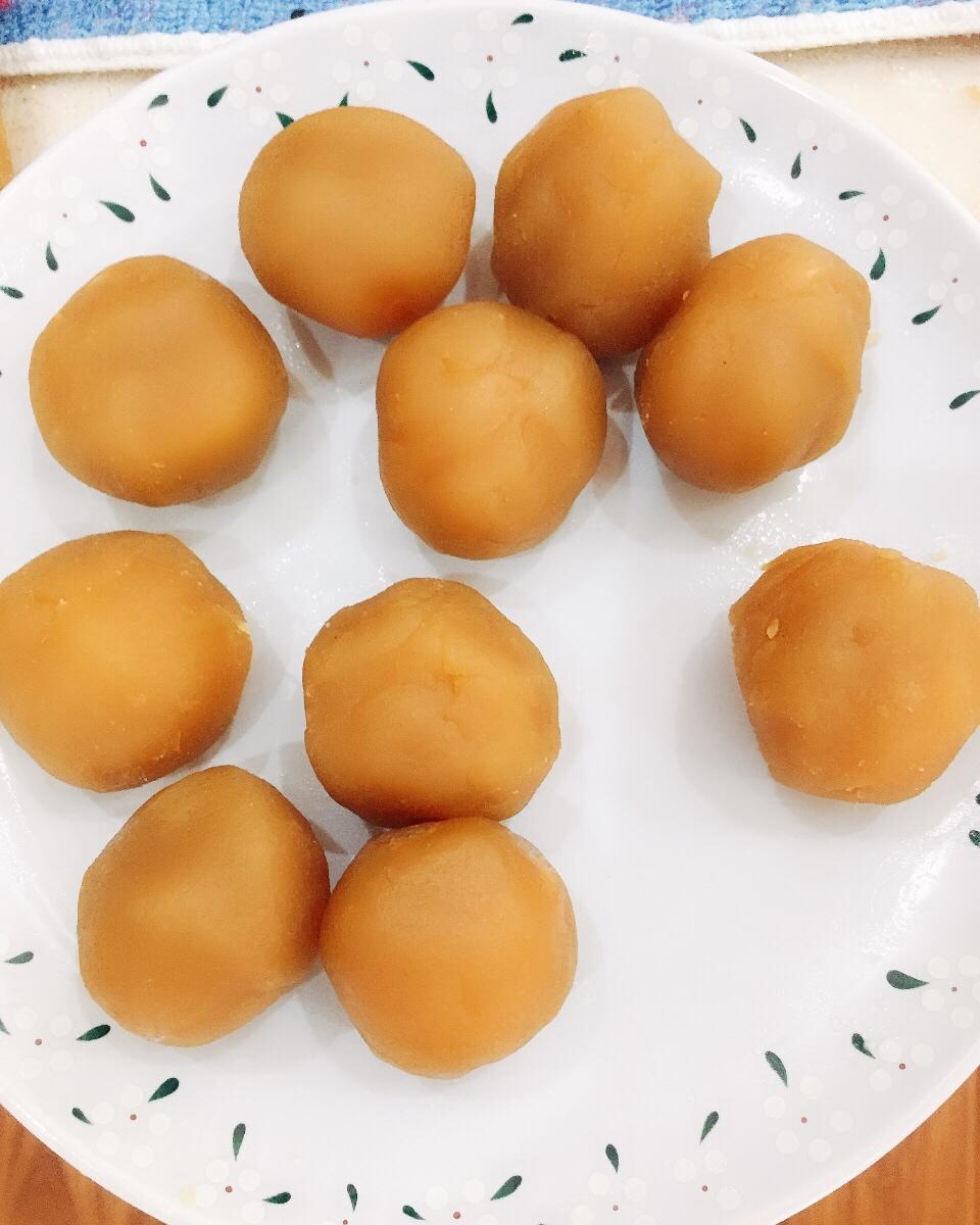 广式月饼—蛋黄莲蓉月饼