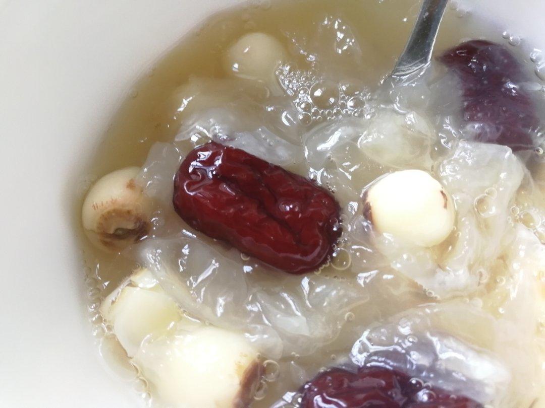 红枣银耳莲子羹