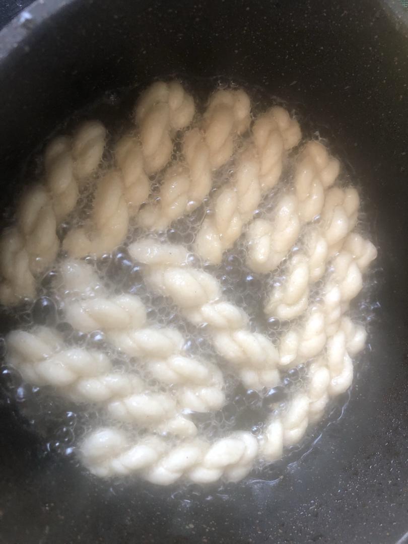 视频食谱～炸麻花
