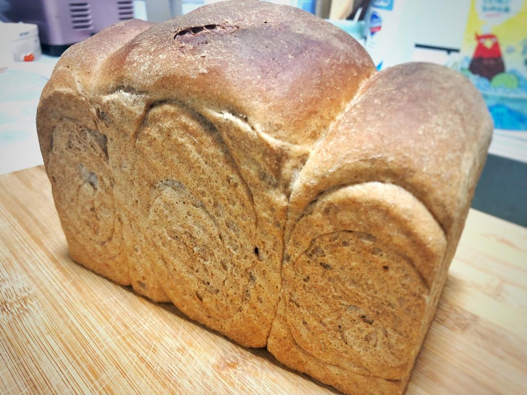 爆发力惊人的70%中种全麦吐司