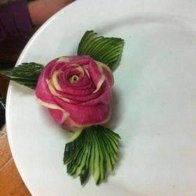 雕刻萝卜花让你的菜肴锦上添花