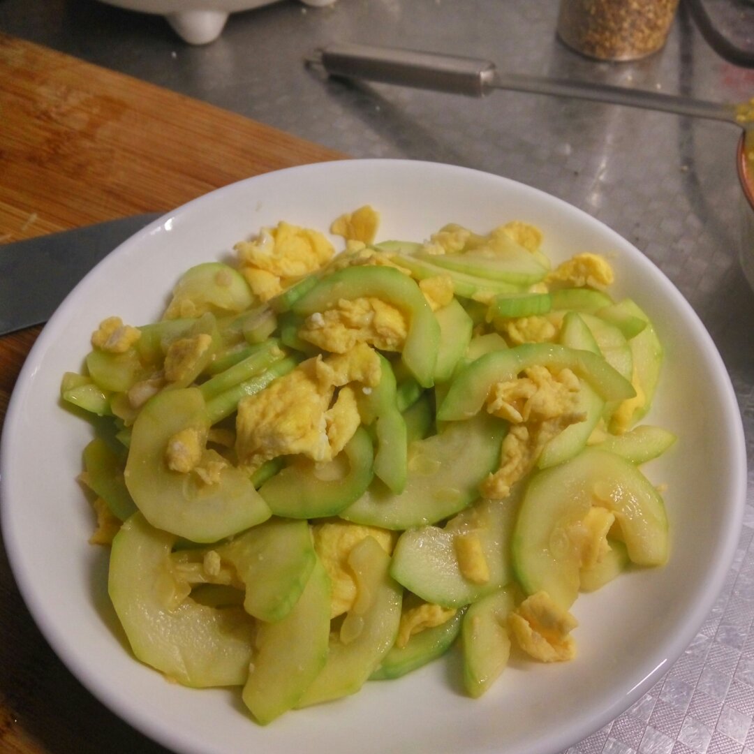 西葫芦瓜炒鸡蛋（茭瓜炒鸡蛋）
