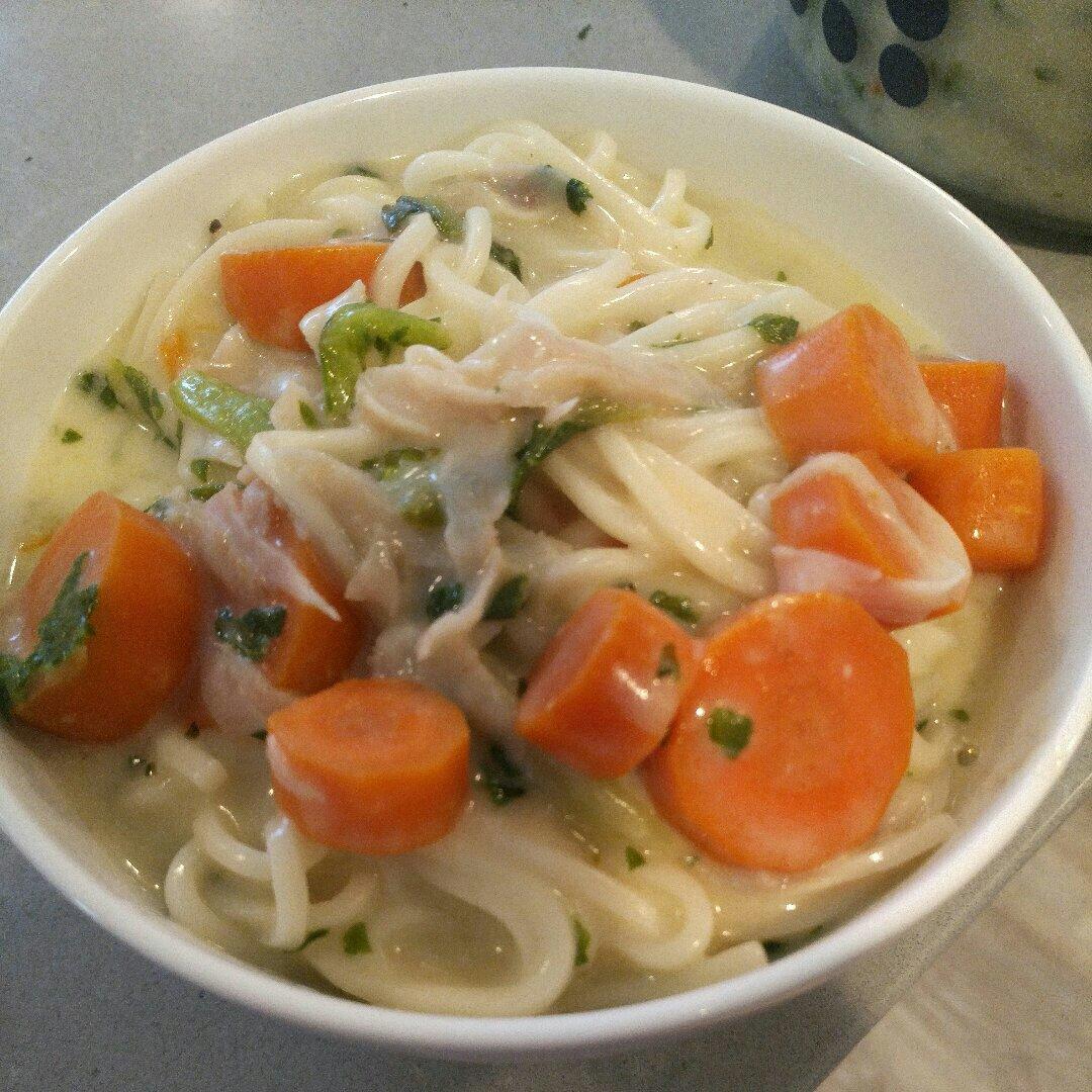 200卡以内--（伪）奶油芝士胡萝卜意面（无油）素食