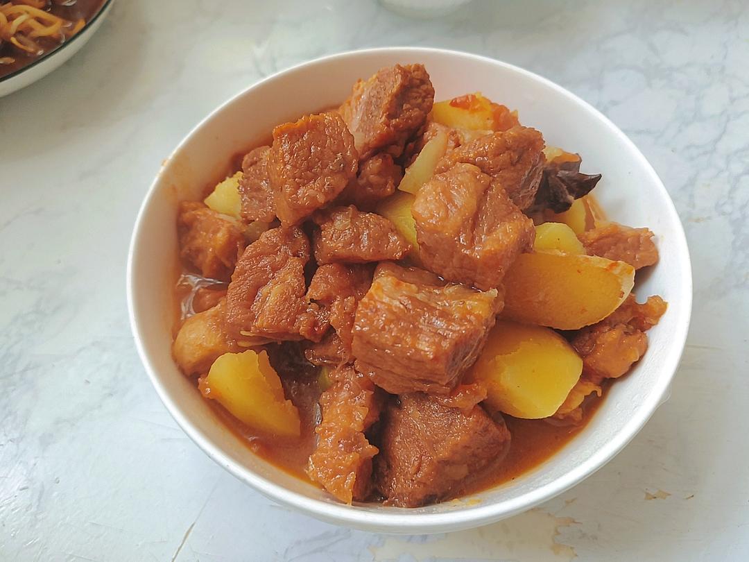 番茄土豆牛肉砂锅