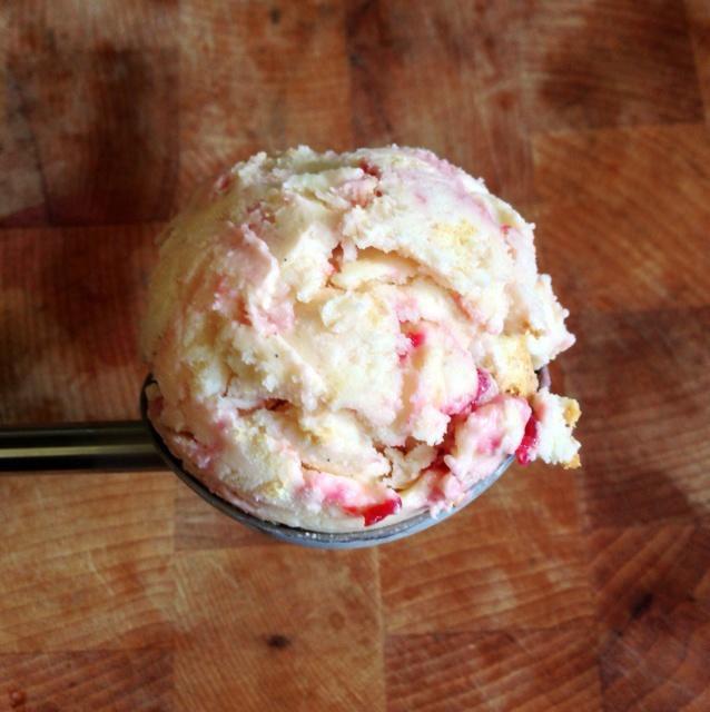 冰淇淋-樱桃奶酪蛋糕冰淇淋的做法