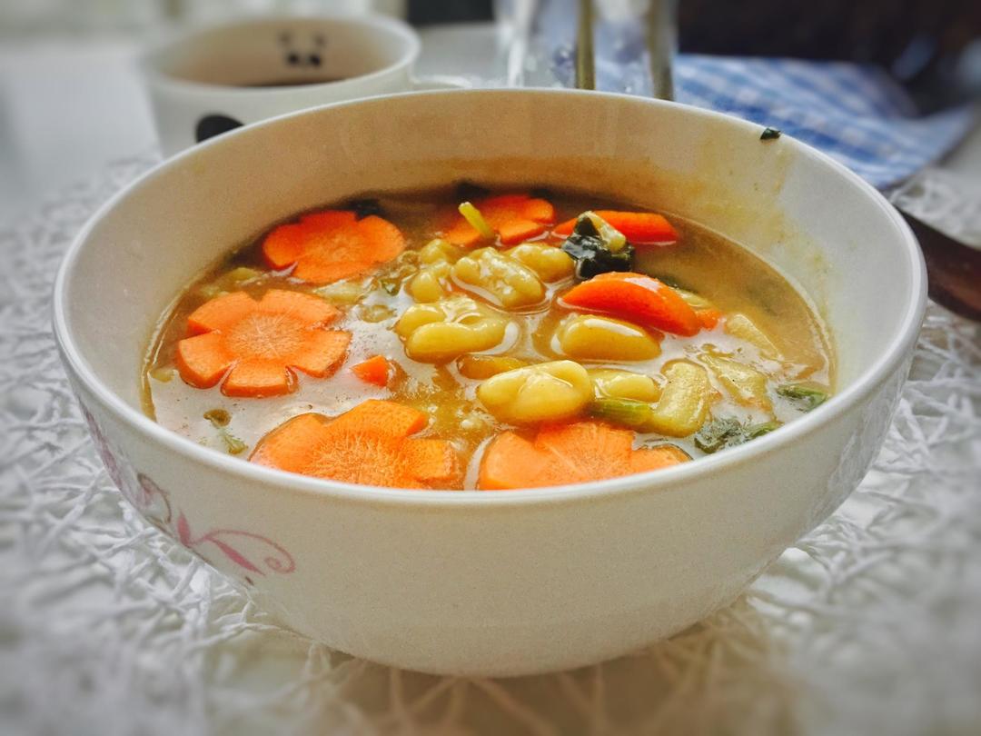 西红柿菠菜猫耳朵汤面