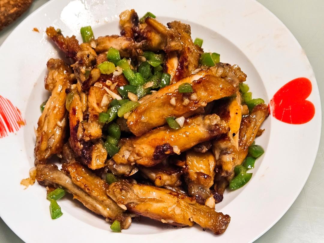 蒜香鸡翅，这才是鸡翅最好吃的做法