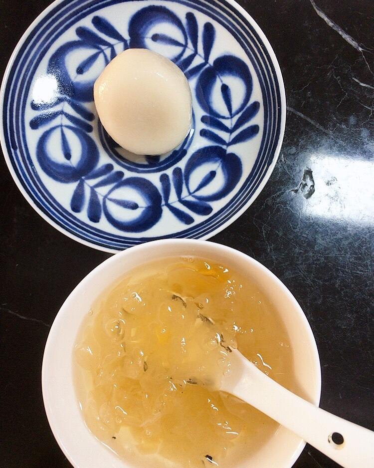好一碗秋季佳品「润肺止咳汤」银耳红枣雪梨汤