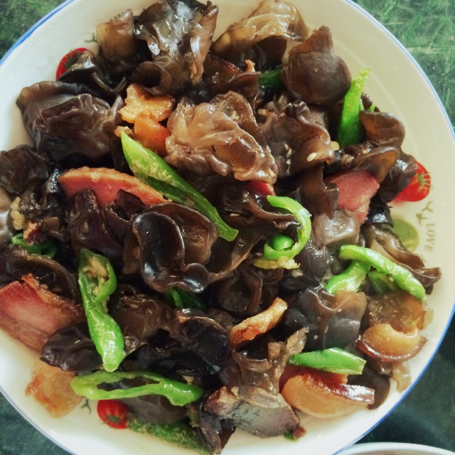 ai,l做的木耳炒腊肉