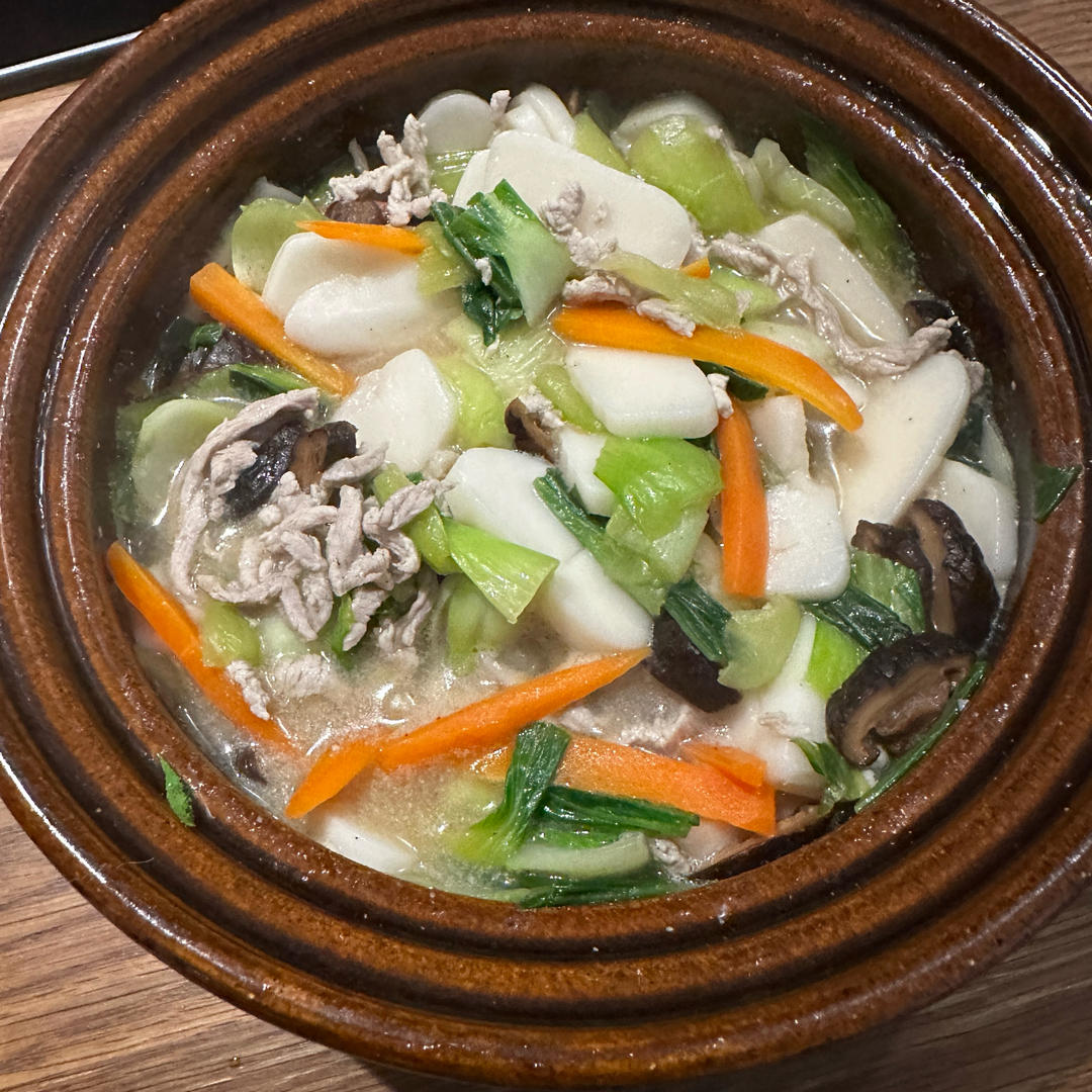 家的味道：青菜肉丝年糕汤