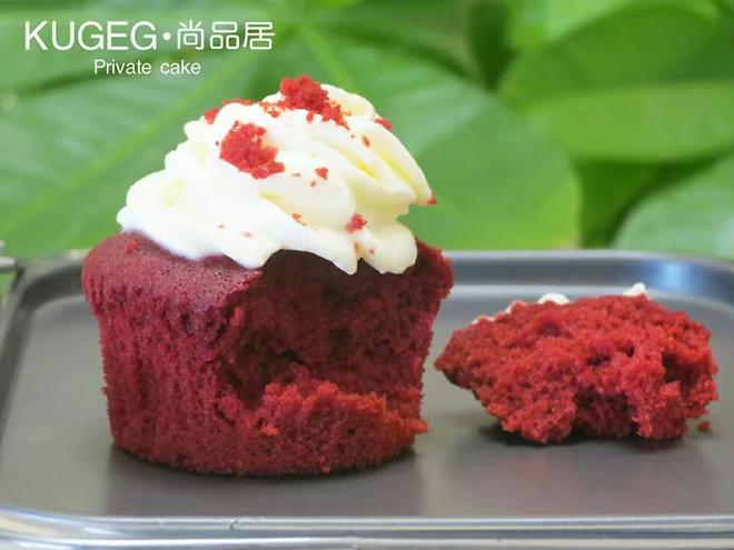 一抹惊艳的红--舞动着红色诱惑的红丝绒纸杯蛋糕的做法