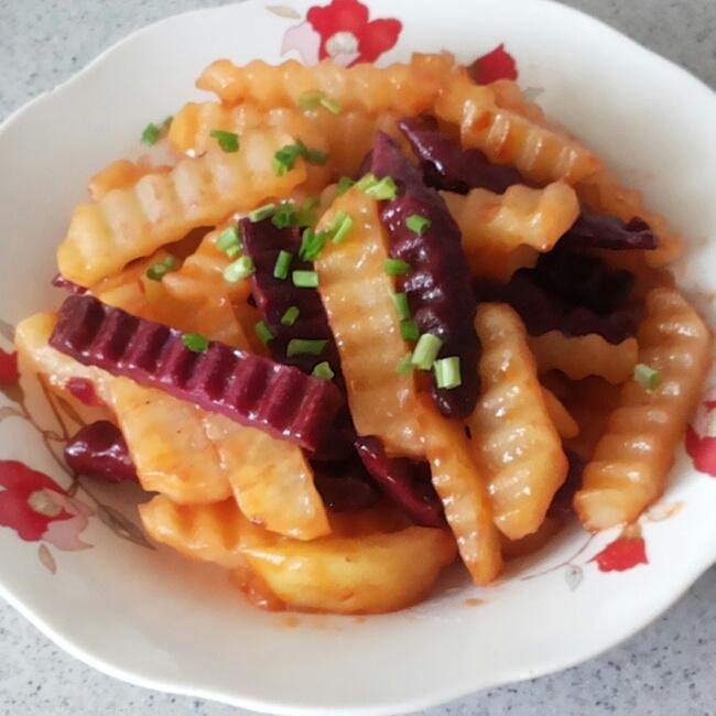 紫薯炒马铃薯的做法