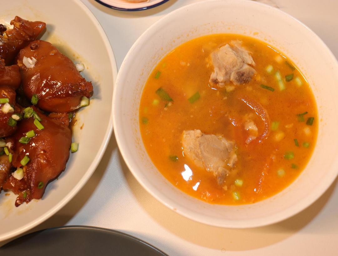 番茄土豆玉米排骨汤