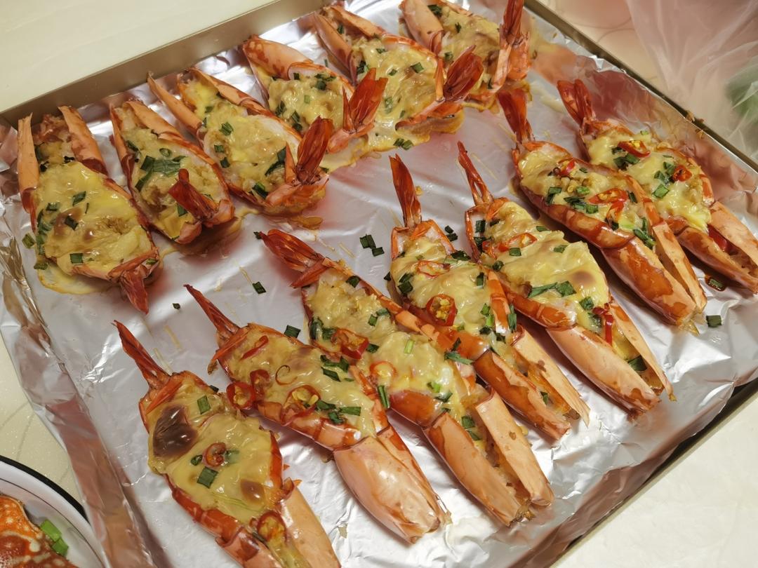 超美味的蒜香芝士烤斑节虾