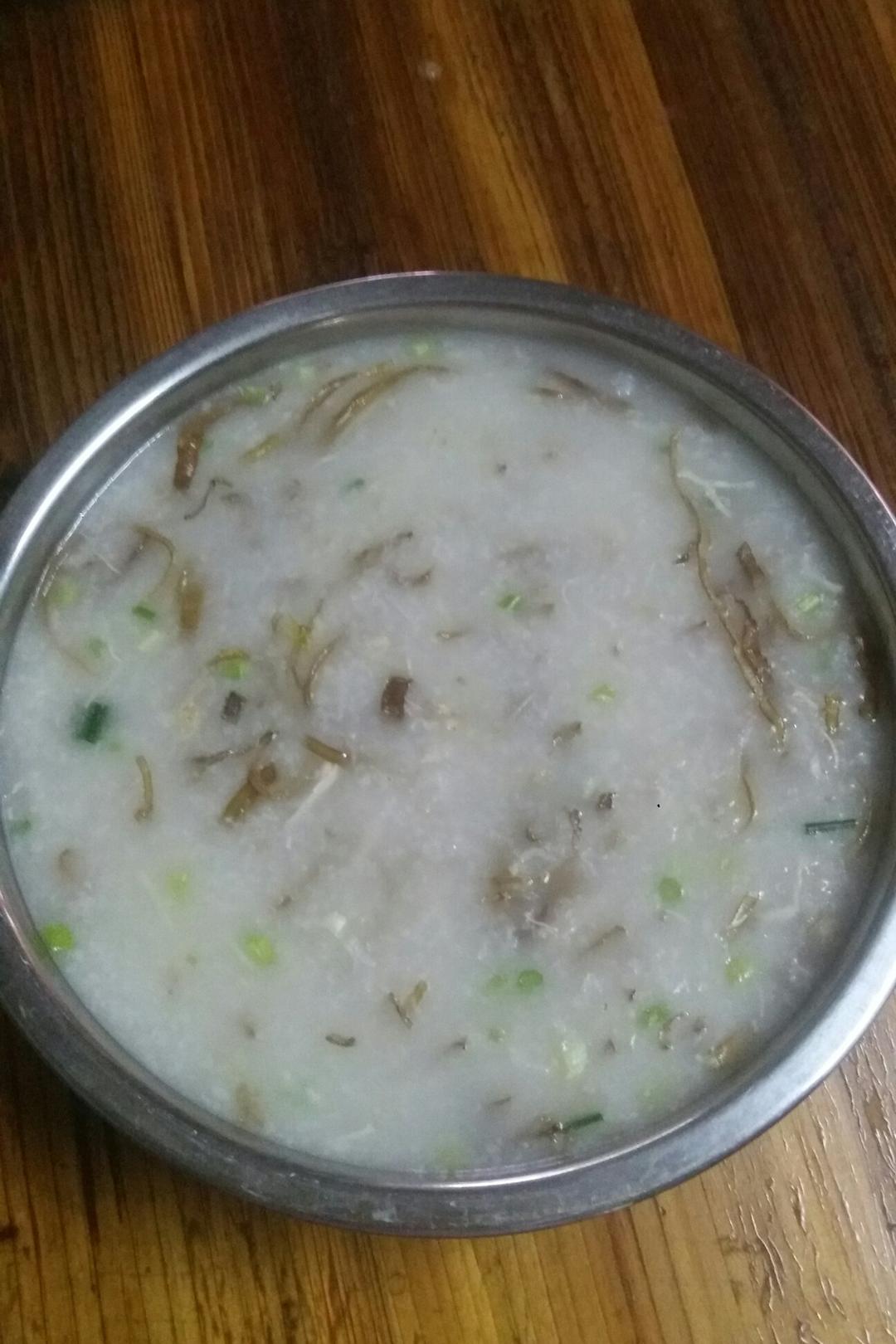 爱茉莉花茶做的蕉蕾鸡丝粥