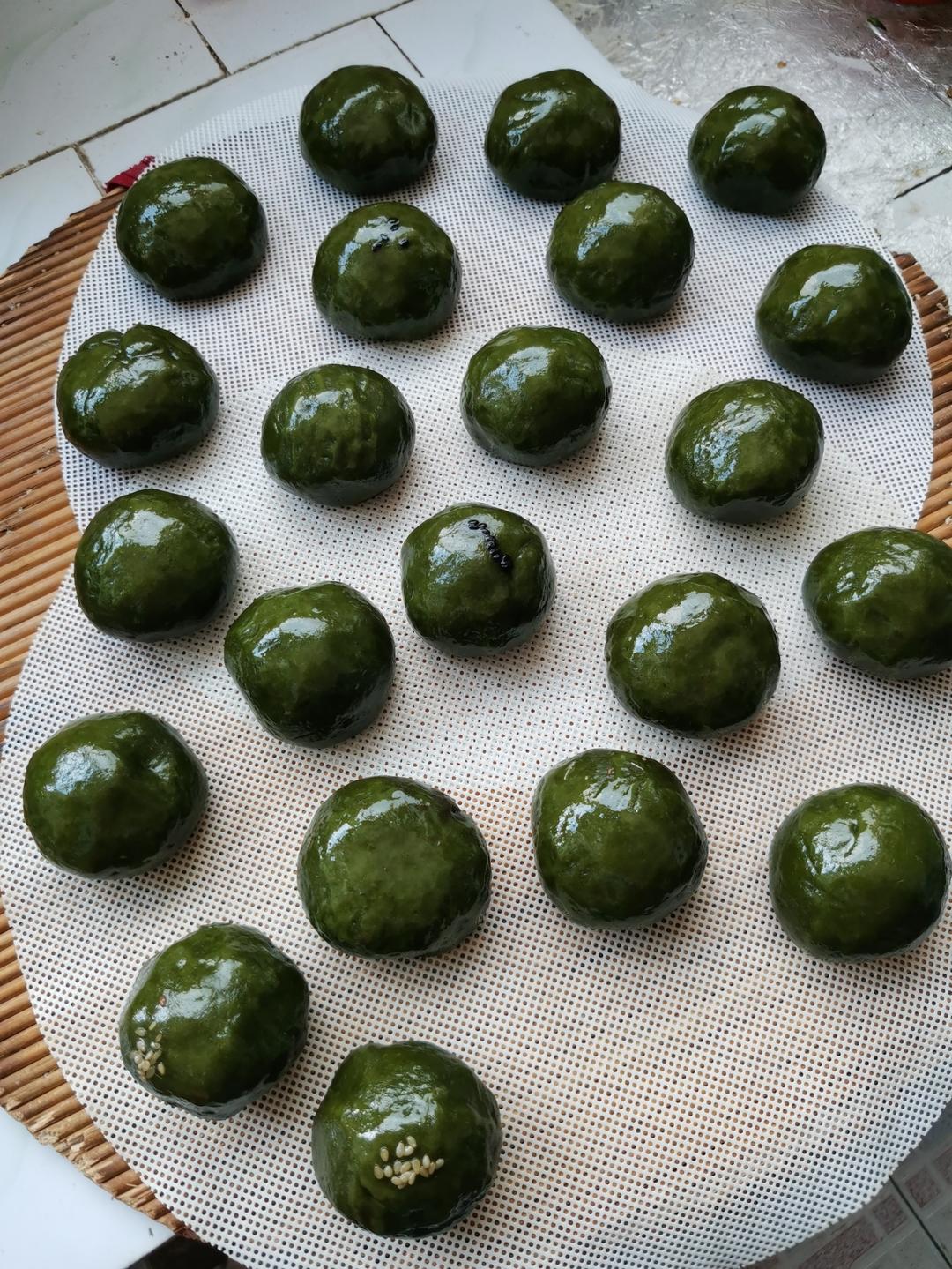 清明必吃的艾草青团