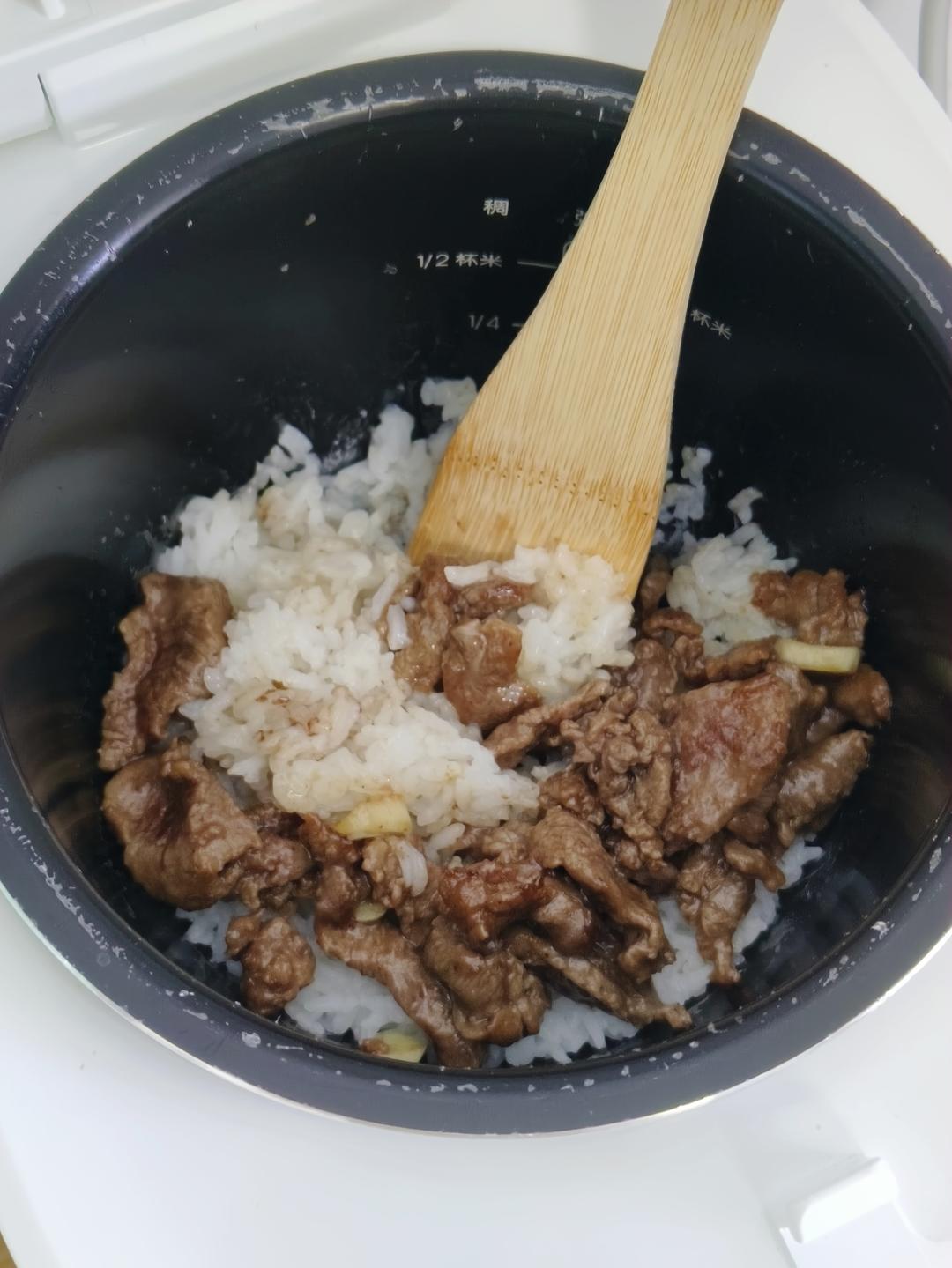 牛肉焖饭(超快手 一人食)