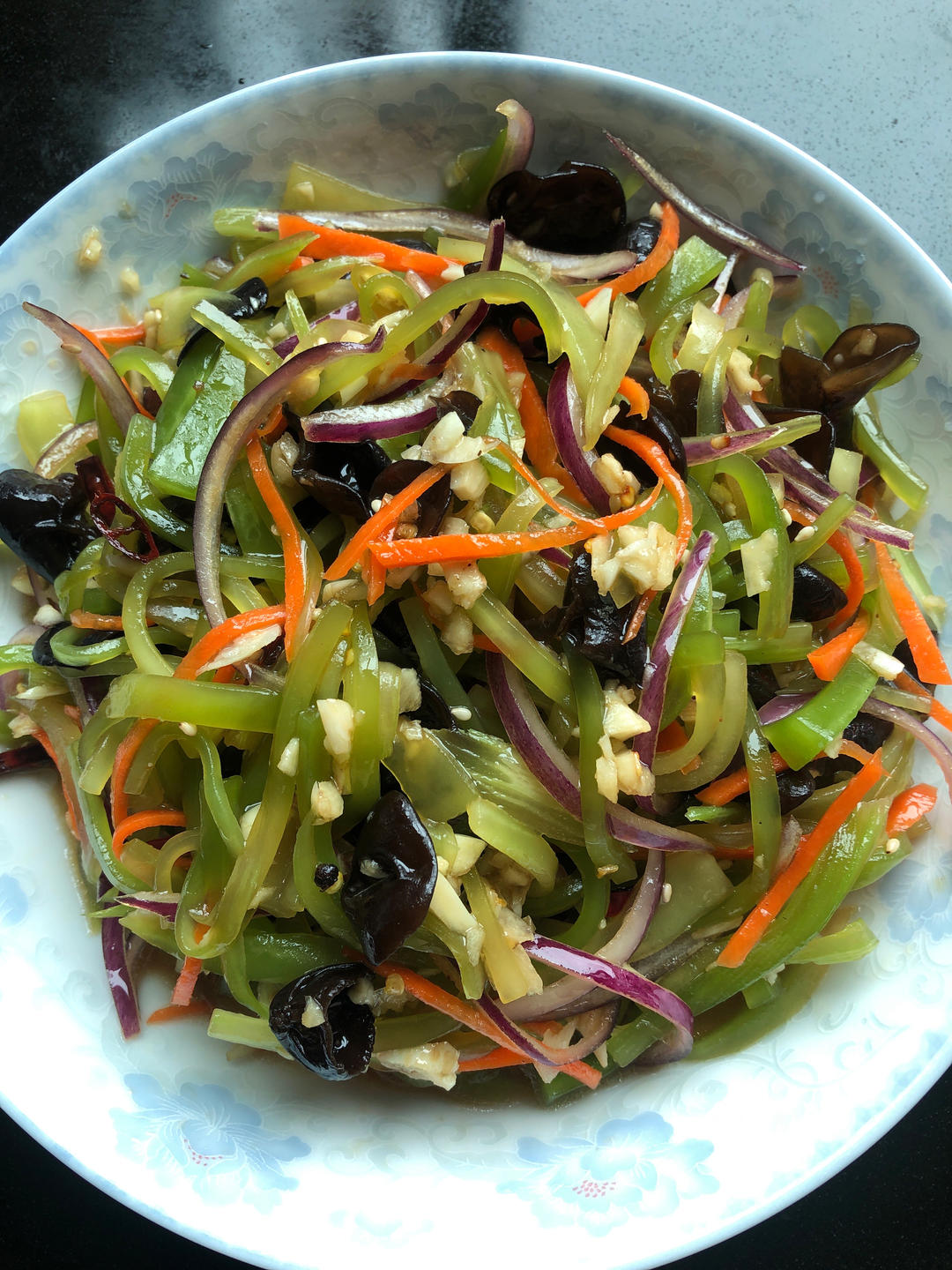 凉拌莴笋丝，千万别焯水，这样做更爽脆