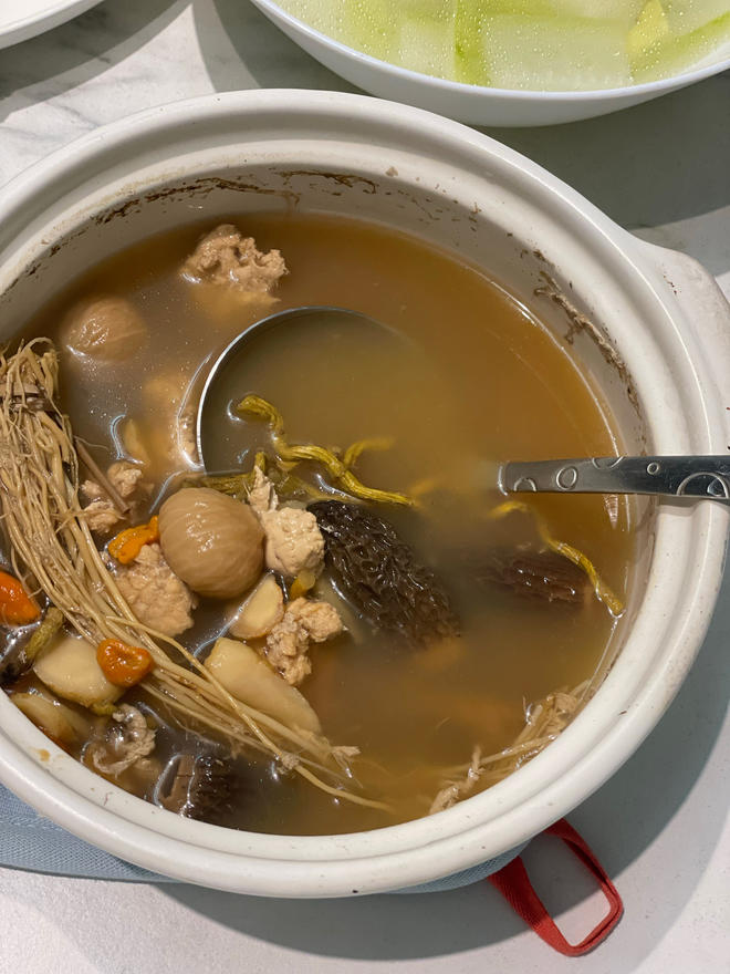 「新冠湯水」養肝草🫶羊肚菌🌱花旗嵾石斛瘦肉湯👌🥣的做法